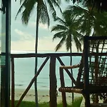 Domokuchu Beach Bungalows