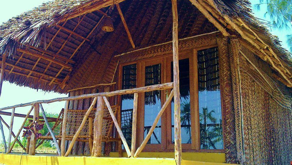 Hotel Domokuchu Beach Bungalows 2*
